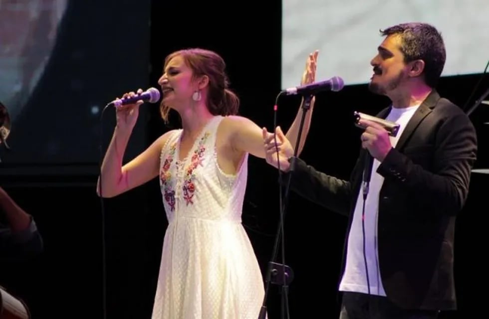Victoria Birchner y Franco Luciani, en la cuarta luna del Festival Nacional de Folklore de Cosquín (web).