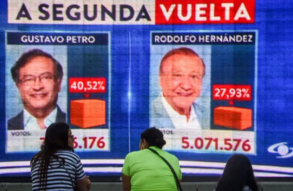 Segunda vuelta electoral en Colombia. Escándalo por filtraciones enrarece la campaña a días del ballotaje.