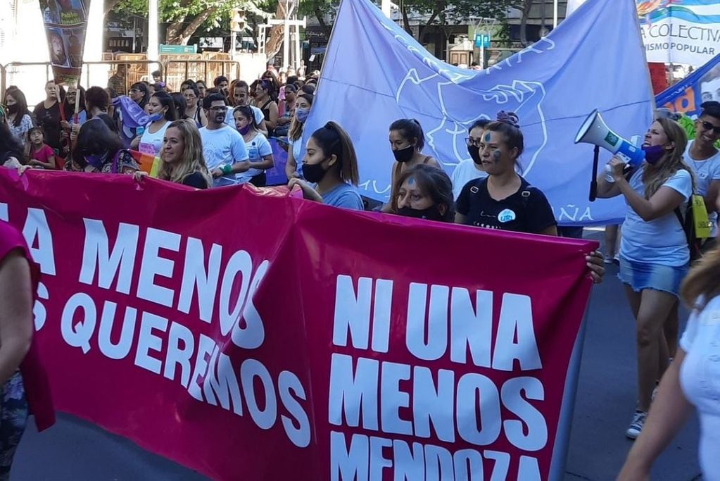 En Mendoza marcharon contra la violencia de género.
