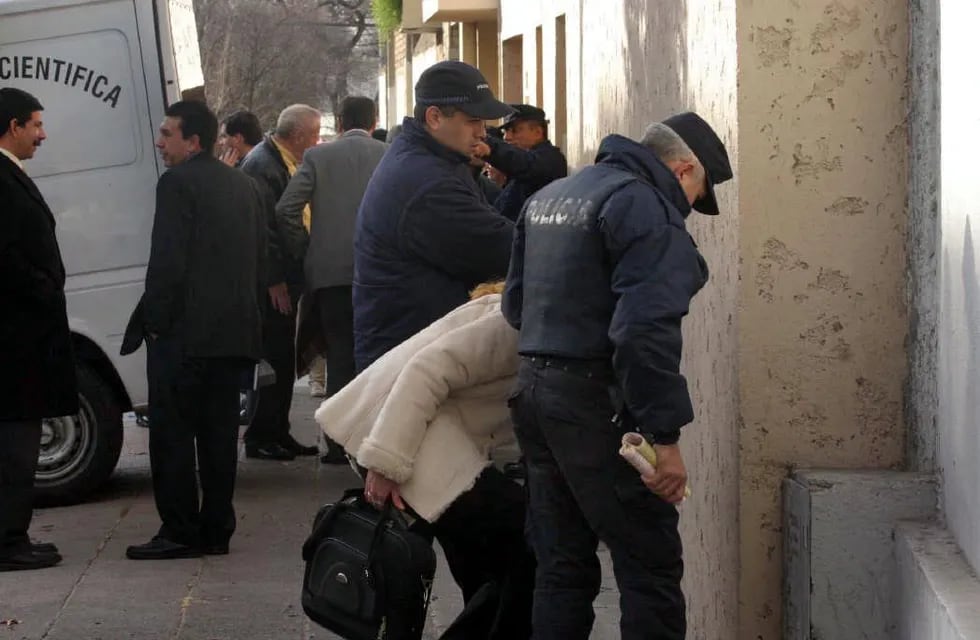 El despliegue de la Policía y la Justicia en la mañana en la que encontraron los cadáveres. Foto: Archivo / Los Andes