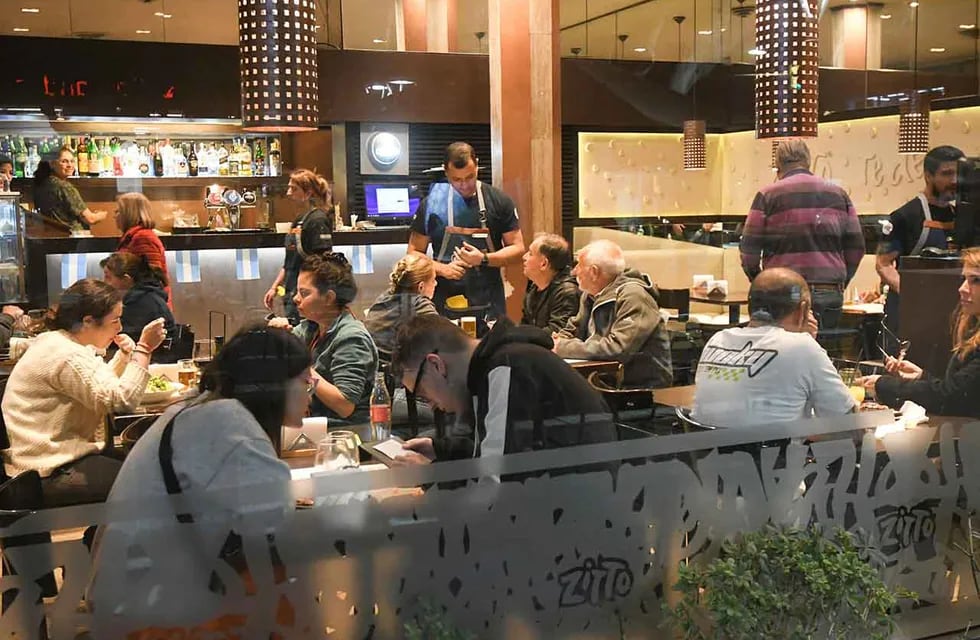 En Mendoza esperan que el turismo ayude a consolidar ventas en restoranes y casas de comidas. / Foto: José Gutierrez / Los Andes