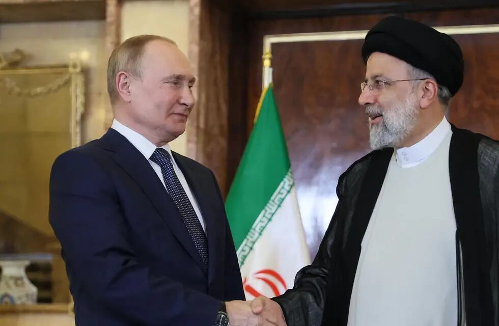 Los presidentes de Rusia e Irán, Vladimir Putin y Ebrahim Raisi respectivamente, en una imagen de archivo.