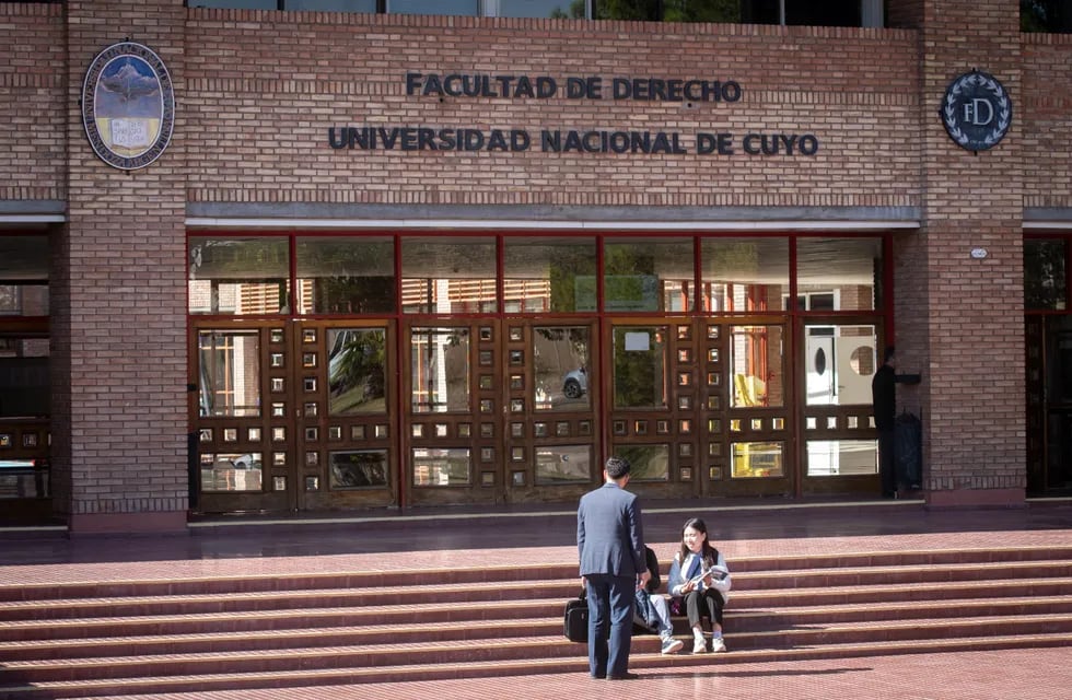 Arancelar la universidad para extranjeros: ¿cuántos estudiantes de otros países hay en la UNCuyo?. Foto: Ignacio Blanco / Los Andes