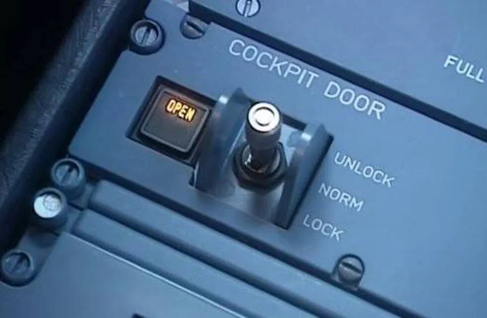 El comandante del vuelo de Germanwings intentó abrir la cabina con un hacha