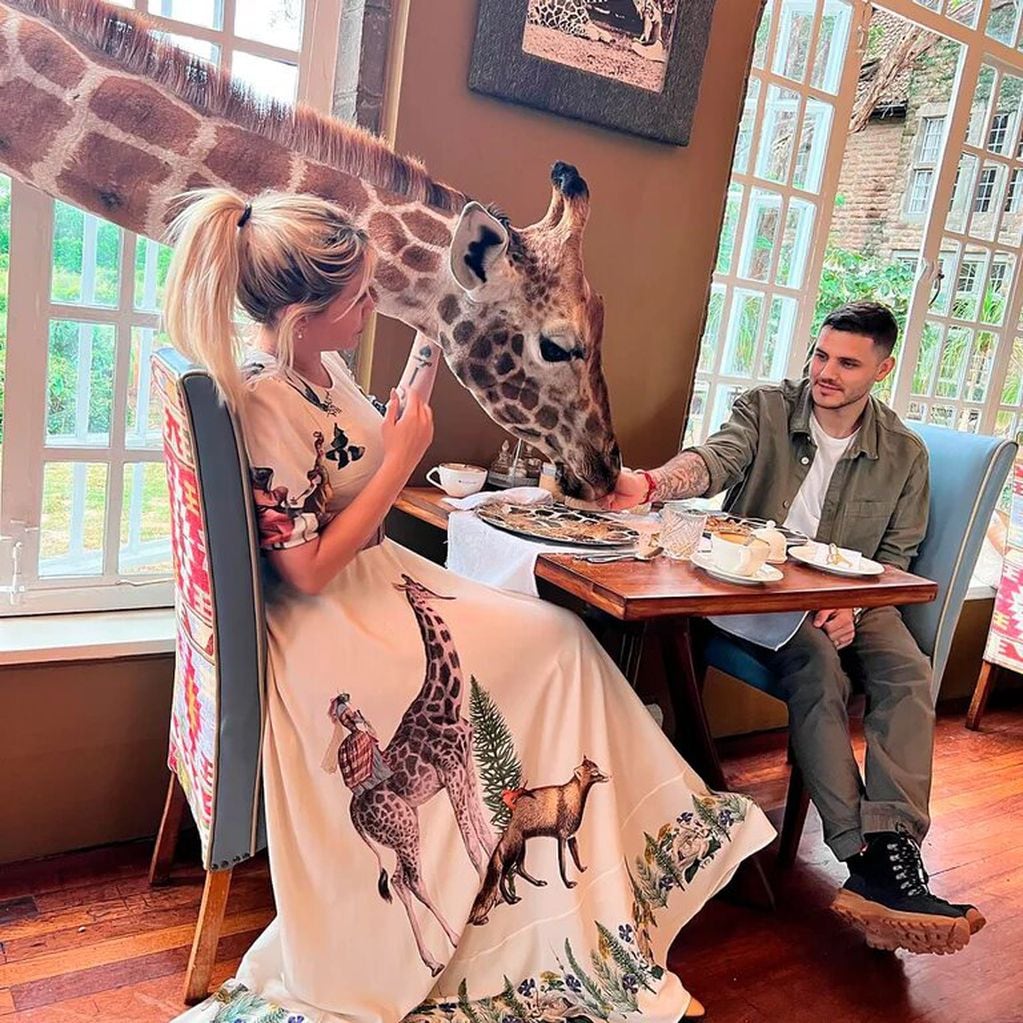 Wanda Nara, junto a Mauro Icardi en un hotel en Kenia, que les permite interactuar con los animales de la región.