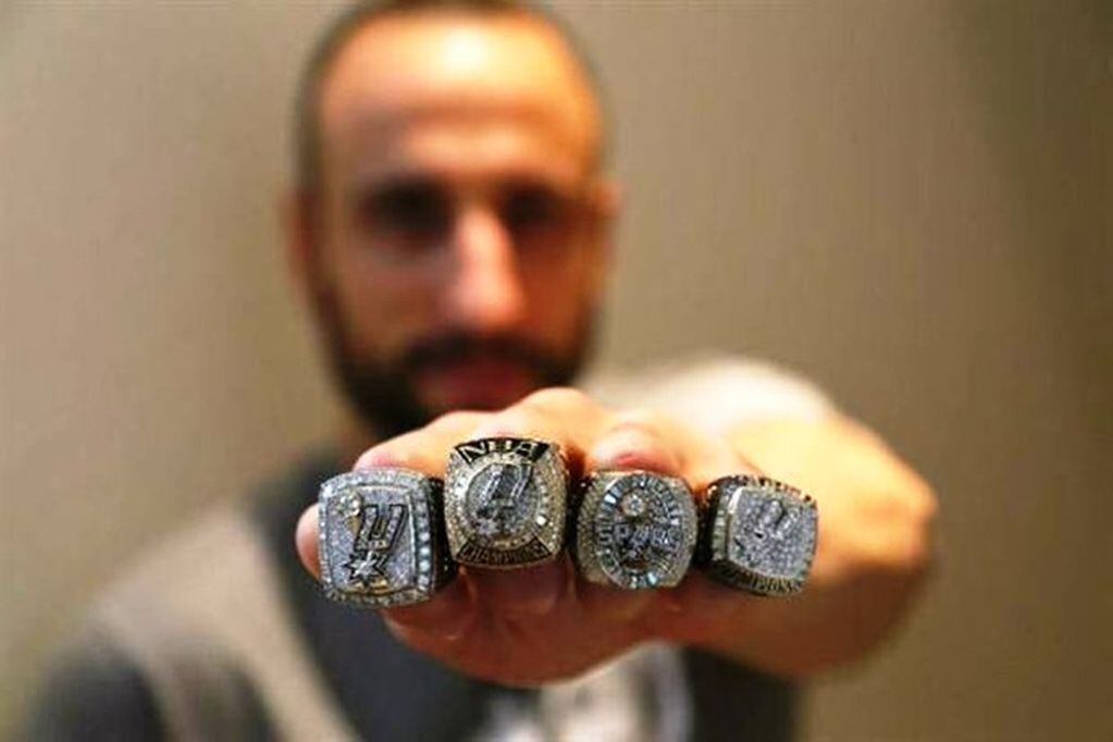 Manu Ginóbili ganó cuatro anillos de campeón en la NBA con San Antonio Spurs. (NBA)