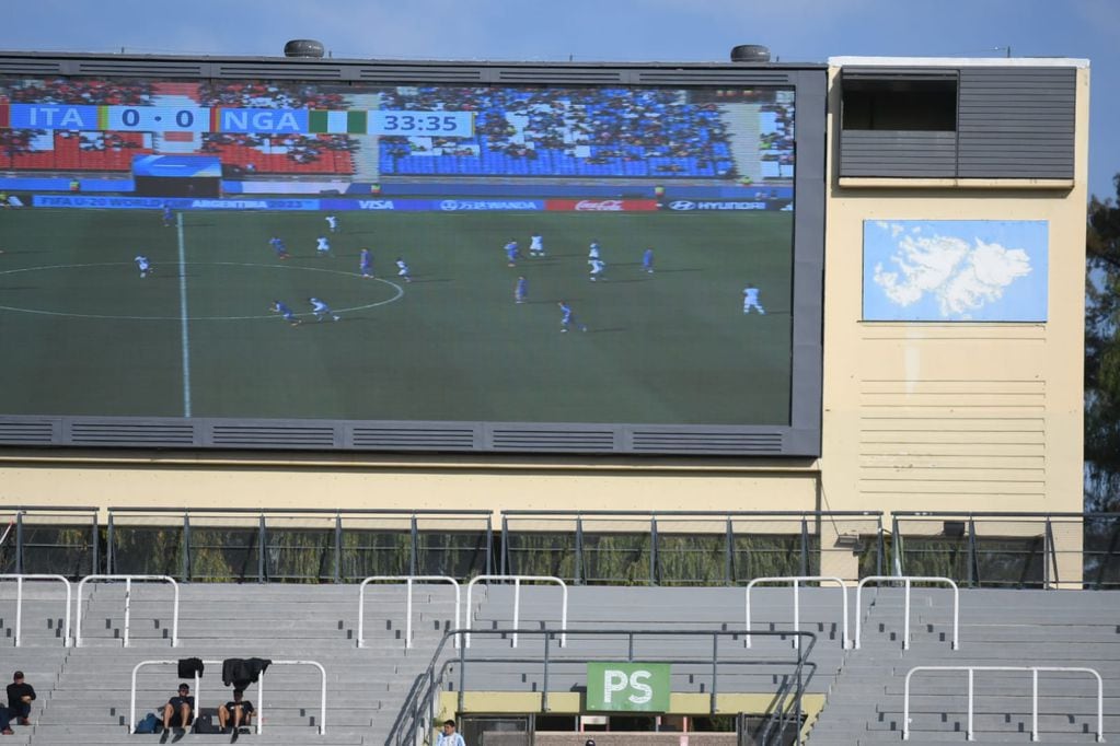 Italia vs. Nigeria, animaron el primer partido de la segunda fecha de la zona D en el estadio Malvinas Argentinas. / José Gutiérrez (Los Andes).