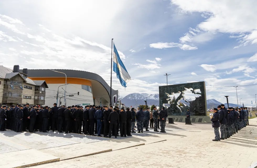 Realizaron homenaje en Ushuaia a la tripulación de la Fragata Libertad y a veteranos de Malvinas
