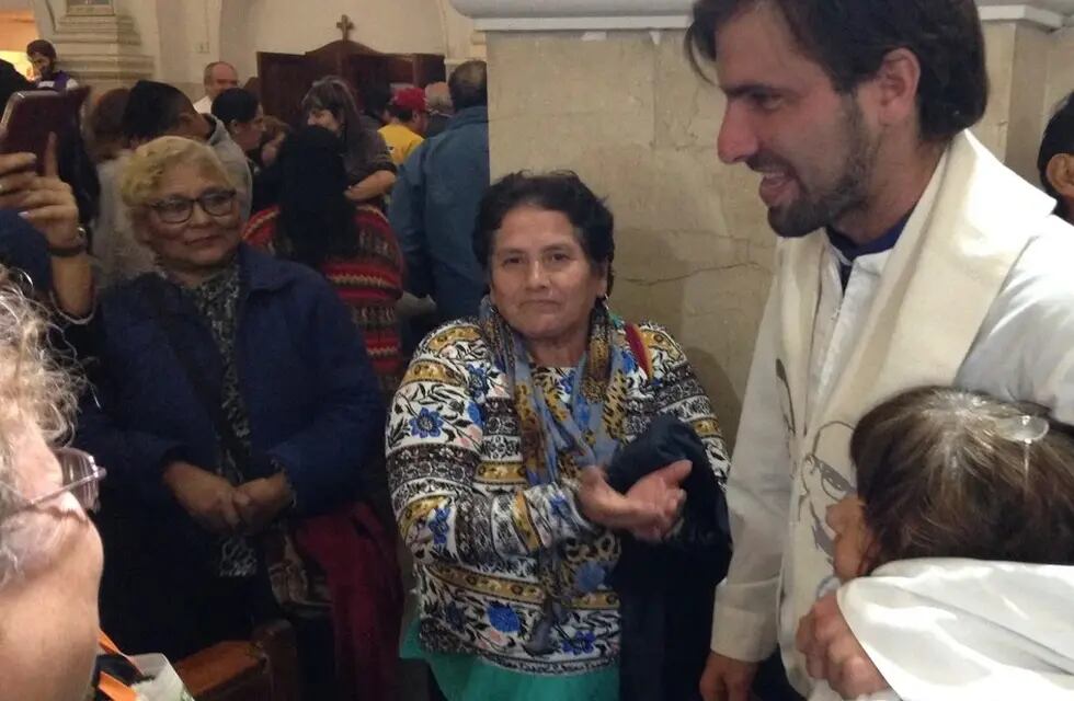 El padre Joaquín "Tano" Giangreco está a cargo de una parroquia y de siete comedores. - Foto: Clarín