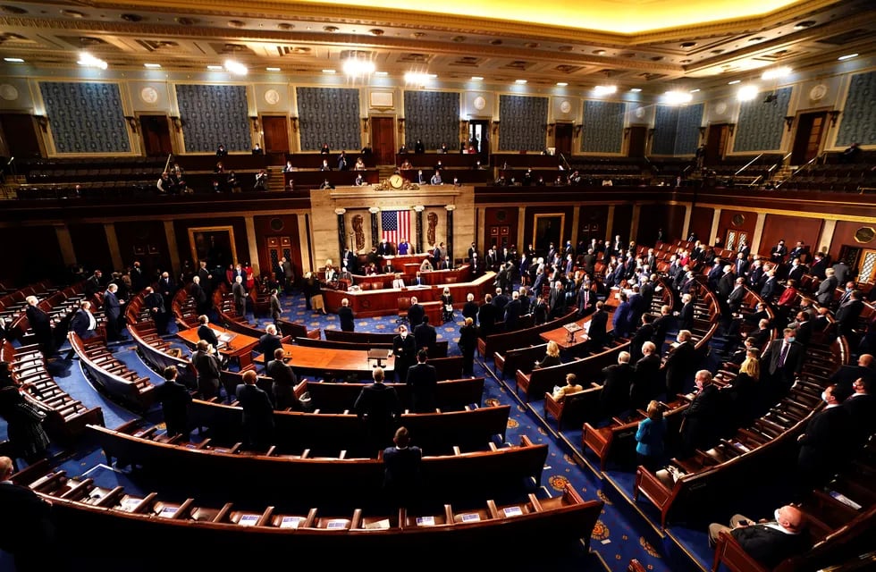 El Senado de EEUU volvió a sesionar después de los incidentes en el Capitolio y validaron el triunfo de Joe Biden como en las elecciones presidenciales.
