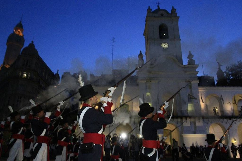 La Plaza de Mayo ya alberga los festejos oficiales por la semana patria