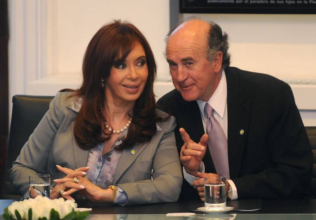 Cristina Kirchner junto con Parrilli. 