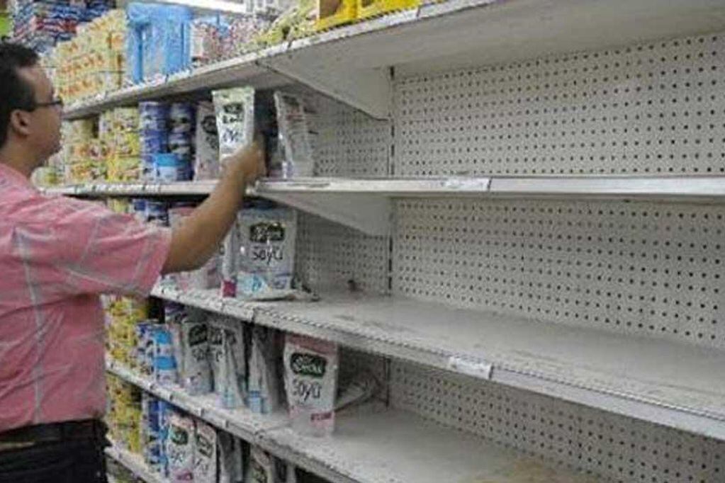 Góndolas vacías. La falta de productos de consumo básico se está volviendo crónica en Venezuela.