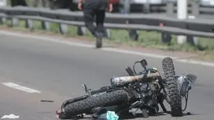 Fatalidad: conducía una moto, perdió el control y murió