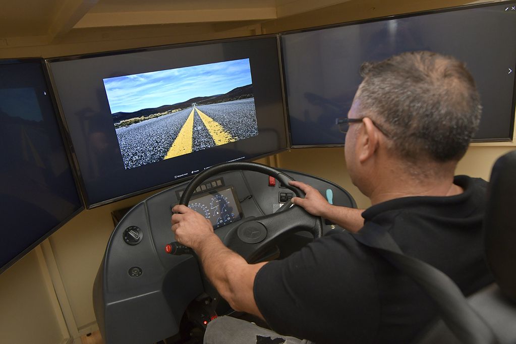 Aprocam, dicta cursos a camioneros en los simuladores de manejo y aulas de seguridad

Sergio Quinzano profesor de Salud

Foto : Orlando Pelichotti