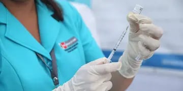 Vacunación en secreto en Perú