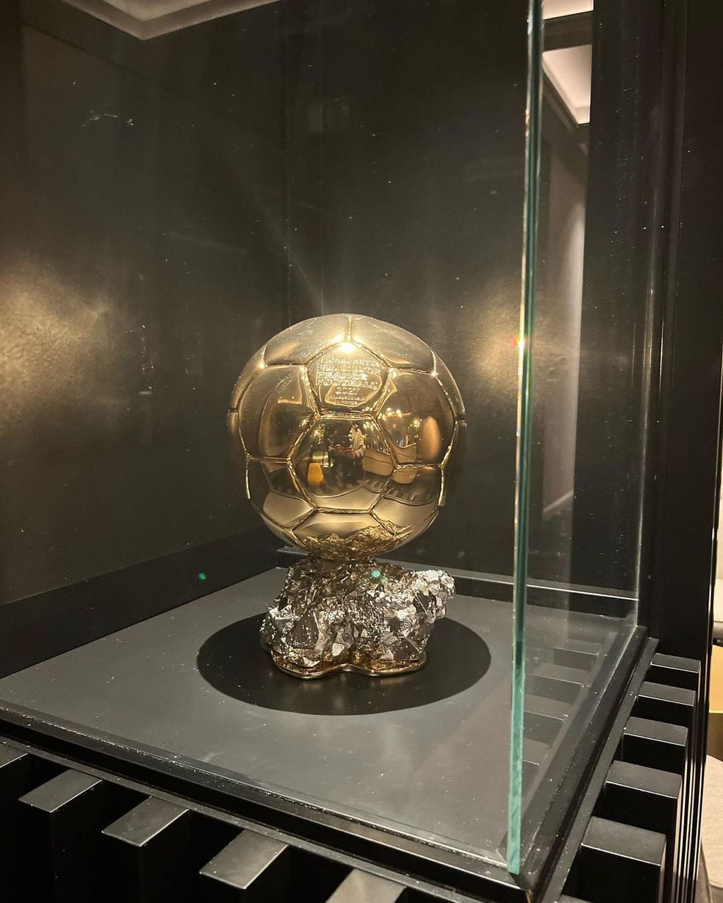 El balón de oro que se encuentra en el restaurante de Messi