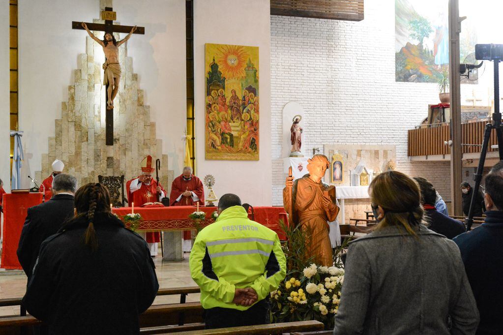 Este año la tradicional misa para honorar al Santo Patrono de Mendoza fue con pocos fieles y transmitida vía streaming por protocolo sanitario.