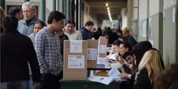 Gente votando San Juan