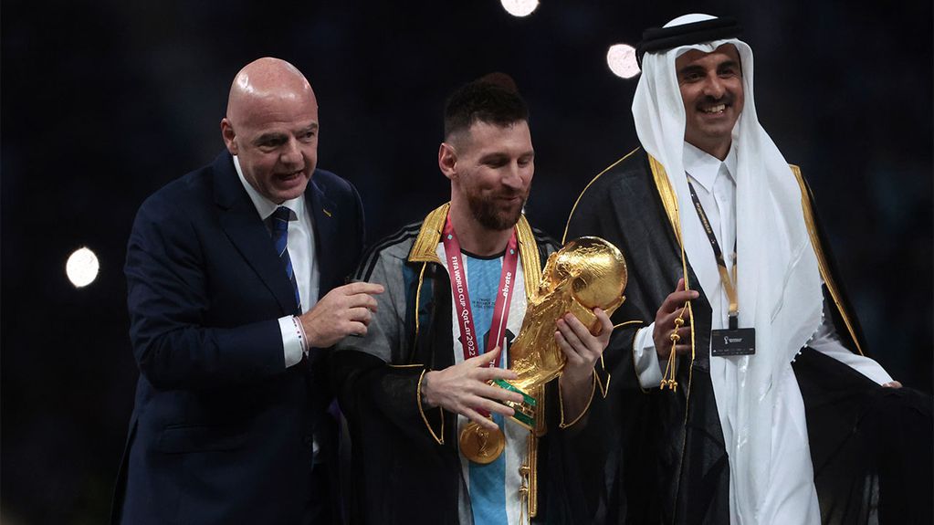 Messi junto al presidente de la FIFA, Gianni Infantino, y el emir de Qatar, Tamim bin Hamad Al Thani - EFE 