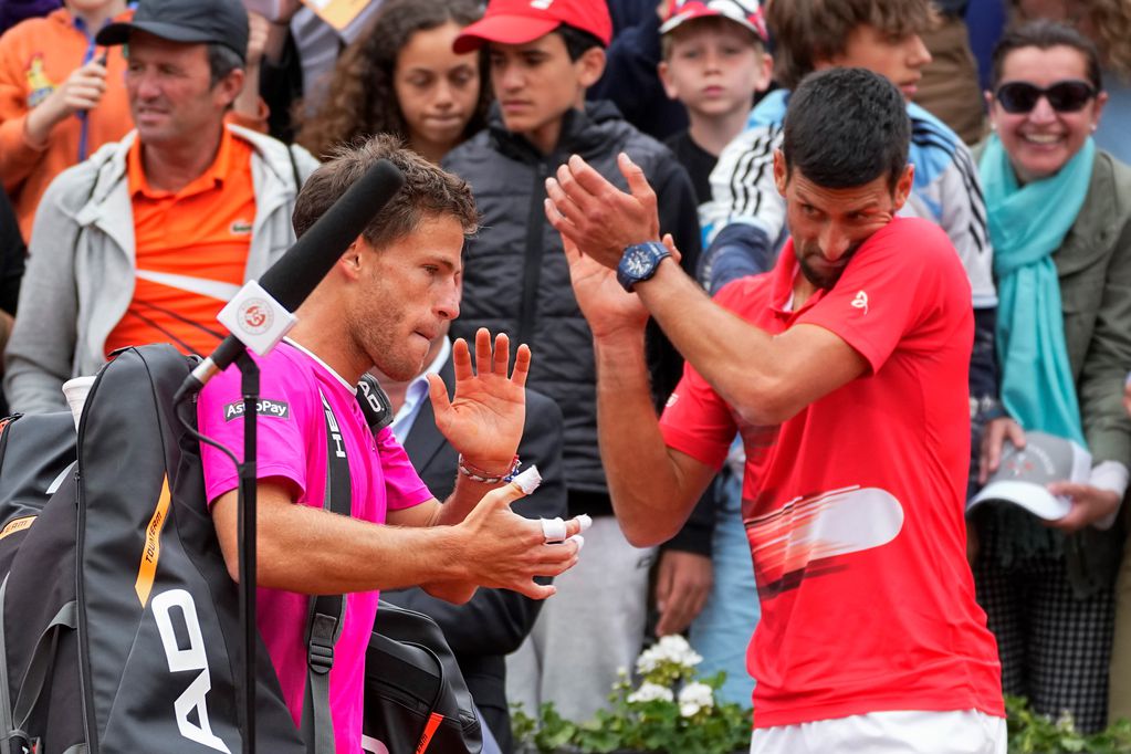 Novak Djokovic derrotó a Diego Schwartzman y el argentino quedó eliminado de la competencia. AP