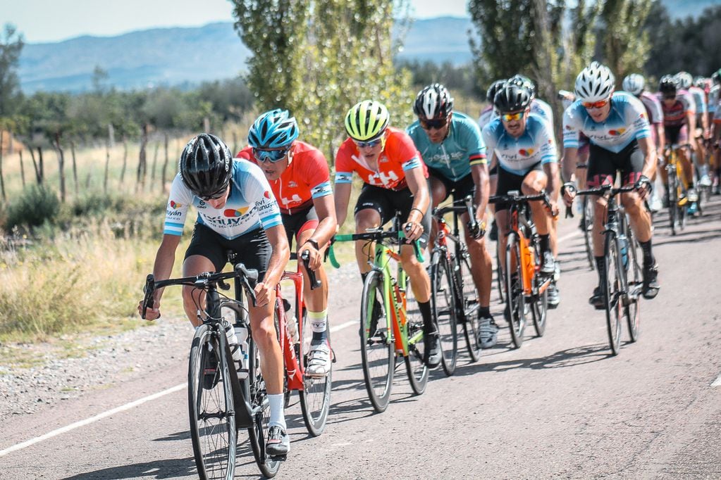 Tunuyán recibió la sexta fecha del Campeonato Mendocino de ciclismo de ruta. Quiroga se quedó con la prueba.