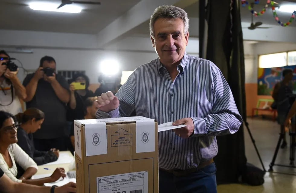 Agustín Rossi votó en Rosario - Foto X