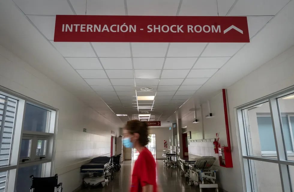 Guardia del Hospital Central de Mendoza
Foto Ignacio Blanco / Los Andes