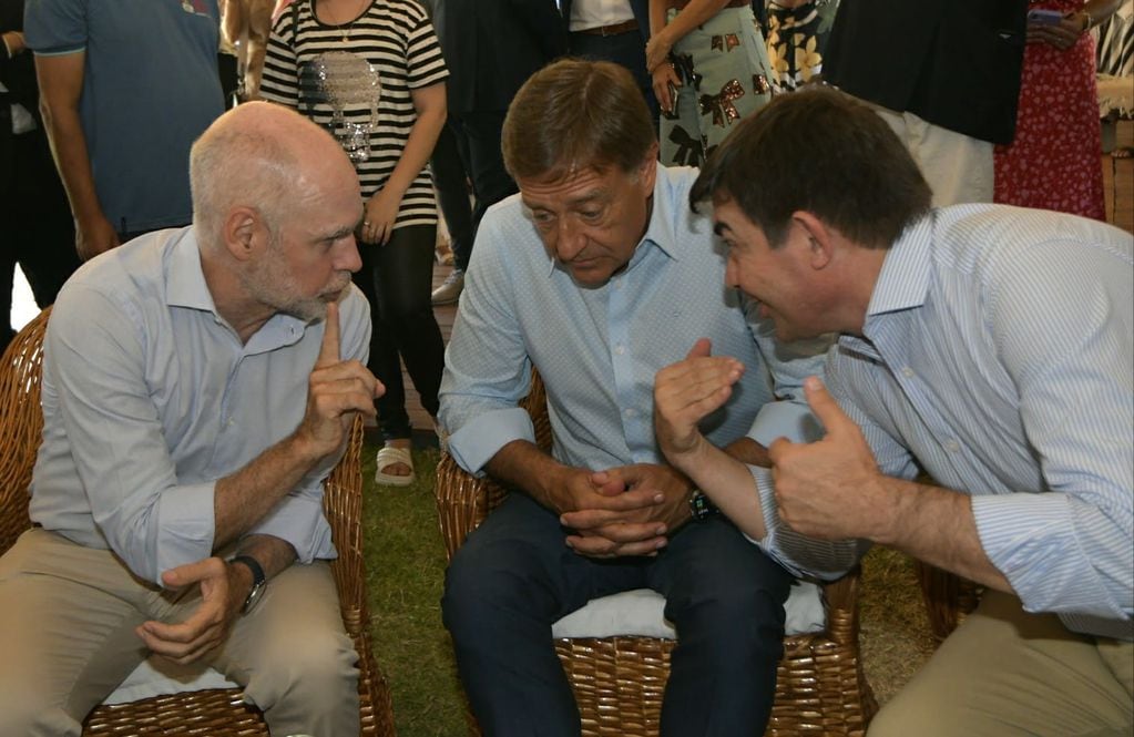 Horacio Rodríguez Larreta, Rodolfo Suárez y Omar de Marchi juntos en Mendoza (Orlando Pelichotti / Los Andes)