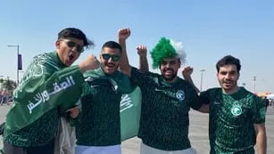 Los hinchas árabes festejaron la victoria de su selección