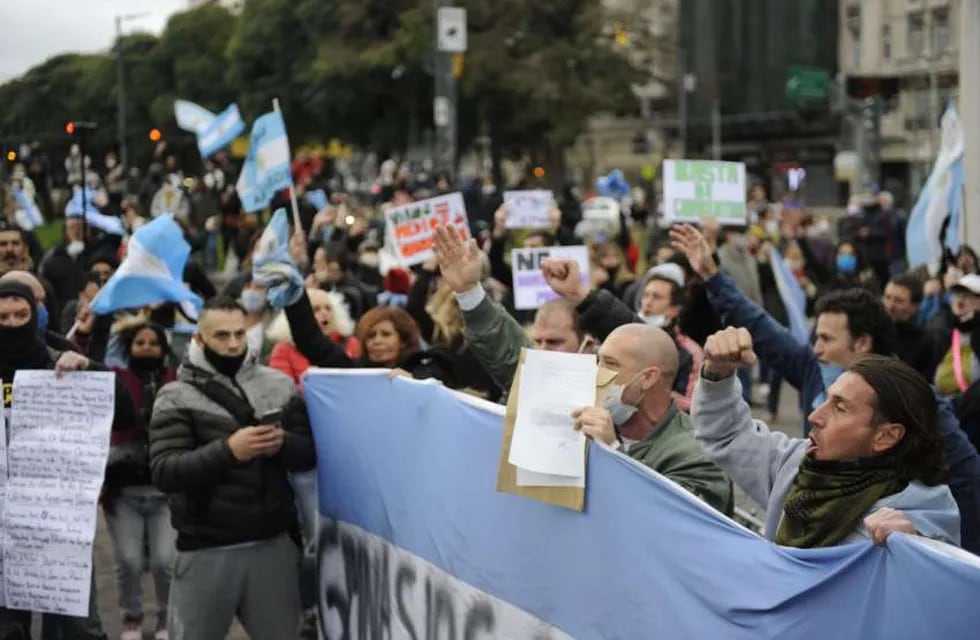 A través de las redes, la oposición convocó a una marcha el lunes para manifestar el desacuerdo con las medidas de la cuarentena.