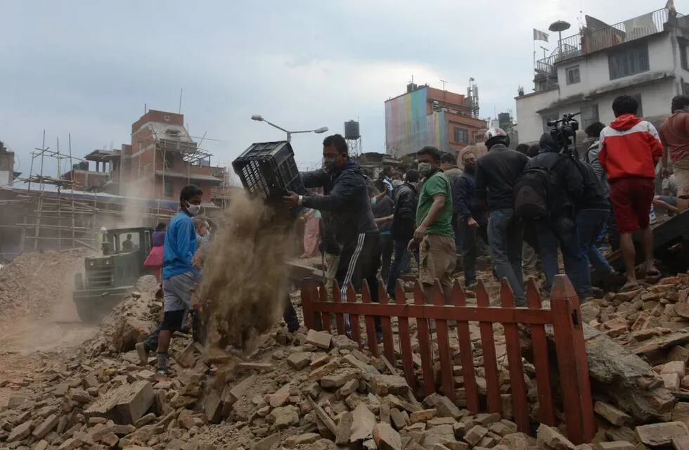 Fotogalería: imágenes tras el demoledor sismo que sacudió Nepal