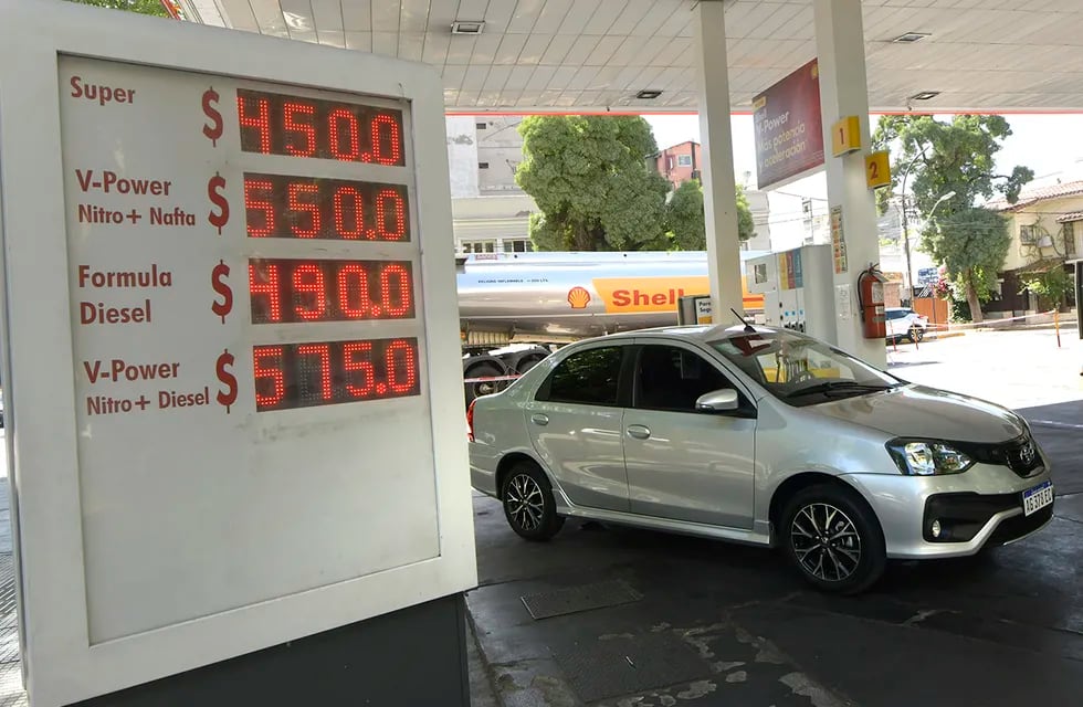 Shell aumentó el precio de sus combustibles en las estaciones de servicio de Mendoza este martes y ahora subirán nuevamente. Foto: Orlando Pelichotti