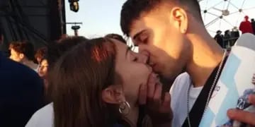 Publicó una foto besando a su novia, pero con una insólita dedicatoria hacia otra persona