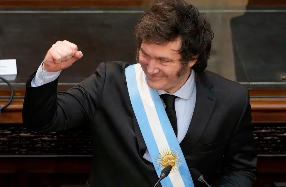 El presidente Javier Milei sigue teniendo buena imagen positiva, según una encuesta. (AP Foto/Natacha Pisarenko)