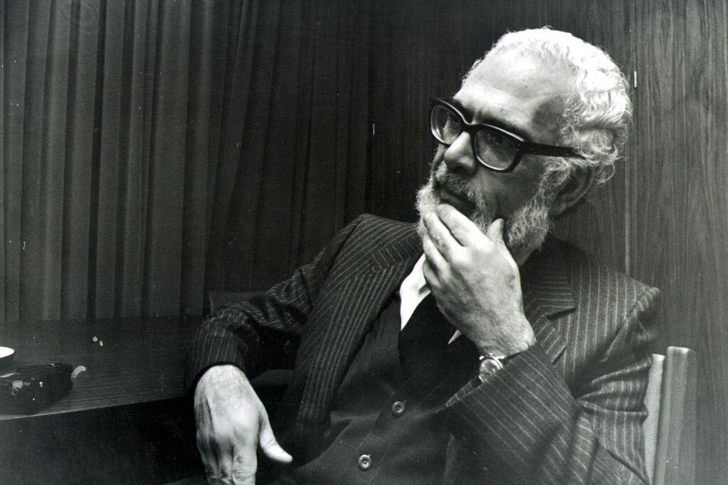 Antonio Di Benedetto, verdadero prócer de las letras nacionales nació en Mendoza, el 2 de noviembre de 1922 y publicó su primer libro en 1953.