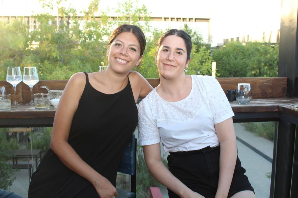 Florencia Afranllie y Rocío Barros, de Marketing Diario Los Andes, a cargo de la organización del taller
