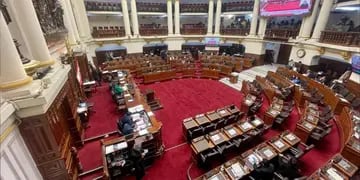 El Congreso de Perú aprobó adelantar las elecciones de presidente y congresistas a abril de 2024