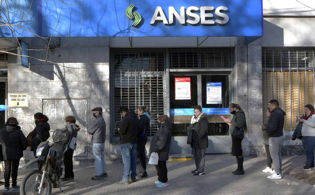 Anses paga $16.000 extra en agosto - Foto: Orlando Pelichotti / Los Andes
