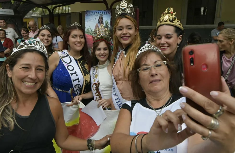Selfies con la Reina Julieta Lonigro. Foto: Orlando Pelichotti