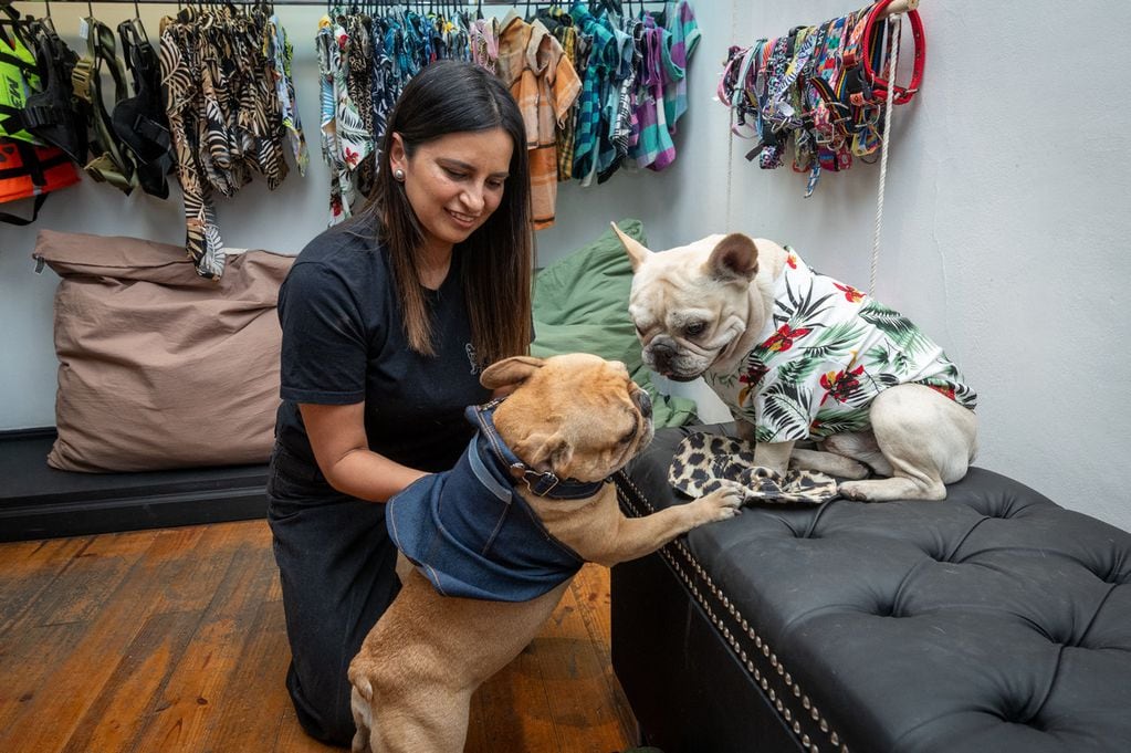 Paola Díaz, propietaria de la boutique para mascotas. | Foto: Ignacio Blanco / Los Andes