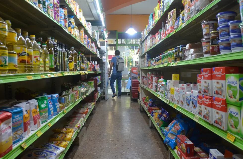 El rubro alimentos y bebidas es el que más sube en las mediciones del Indec y las privadas. Foto: Nicolas Rios / Los Andes.