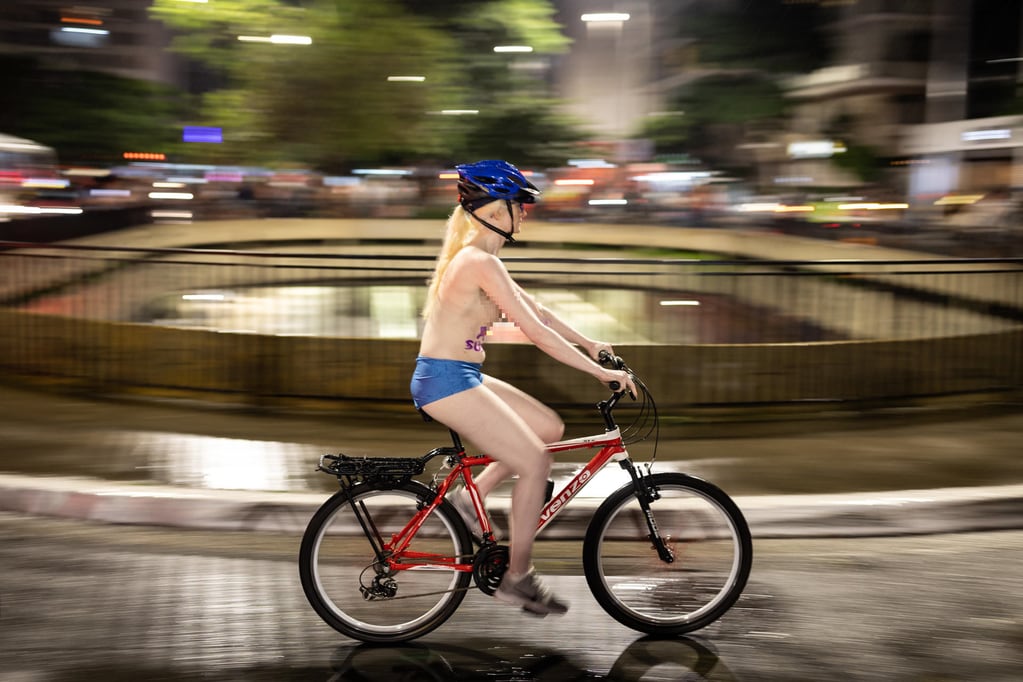 Todos respondieron al llamado de la Pedalada Pelada, la versión brasileña del movimiento mundial World Naked Bike - Foto EFE