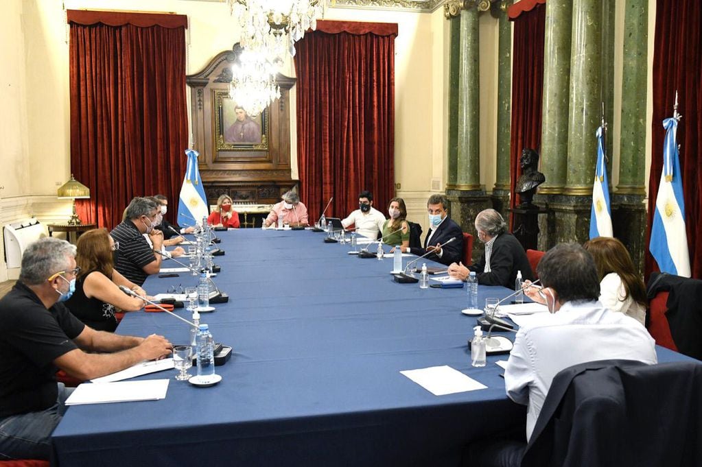 Massa recibió a diputados sindicales por el proyecto de Ganancias, que se tratará en el Congreso.
