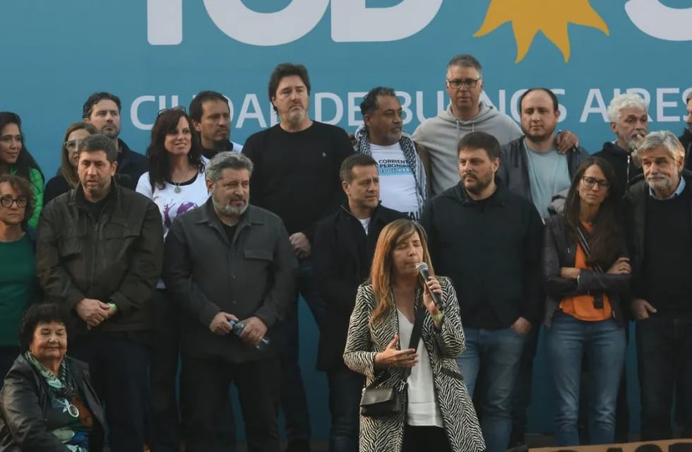 El Frente de Todos realizó un acto en Parque Lezama en defensa de Cristina Kirchner. Foto: Gentileza