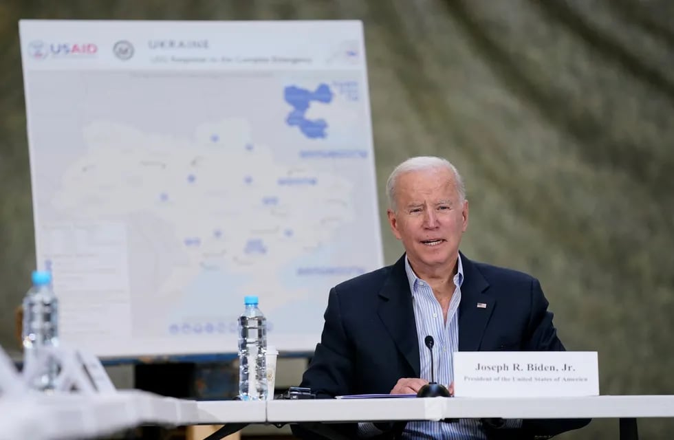 Joe Biden participa de una mesa redonda sobre la respuesta humanitaria a la invasión Rusia a Ucrania. Foto: AP