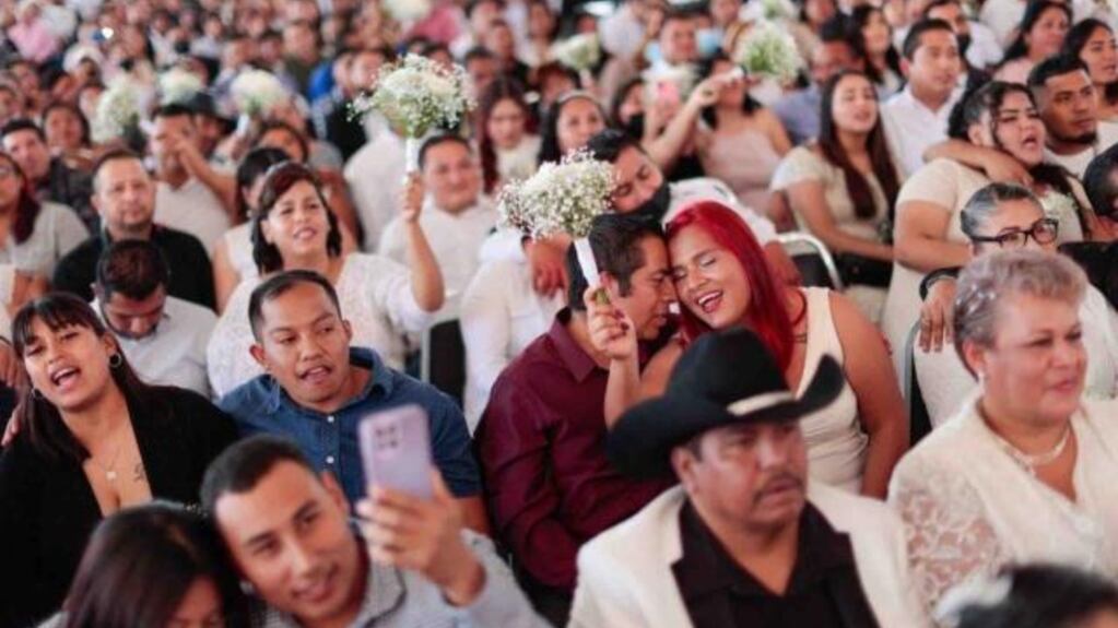 Las bodas colectivas se celebraron en la Explanada de los Héroes, en Monterrey. Gentileza: N +