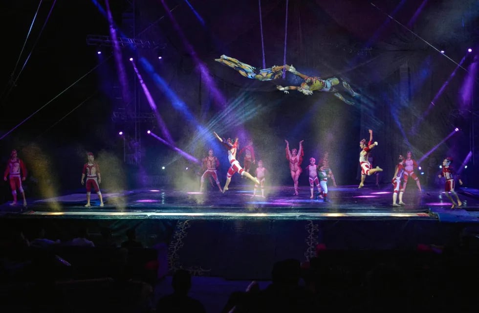 "Enciende tus sueños" es el espectáculo con el que el Circo Servián llegó a Mendoza (foto: Nicolás Ríos / Los Andes).
