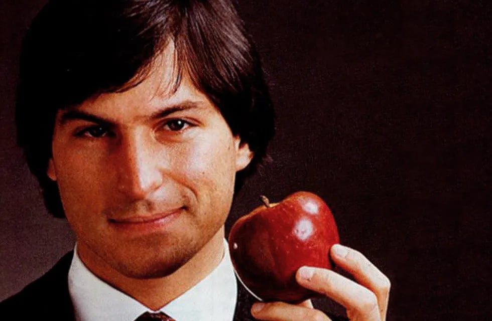 Steve Jobs y la historia de por qué decidió ponerle Apple a su compañía.