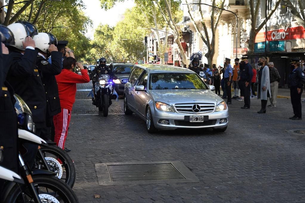 Efectivos de la Policía de Mendoza despidieron al comisario Camilo Uvilla